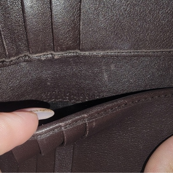 GUCCI🪢 GG Signature Brown Leather Compact Bifold Wallet - Picture 5 of 7